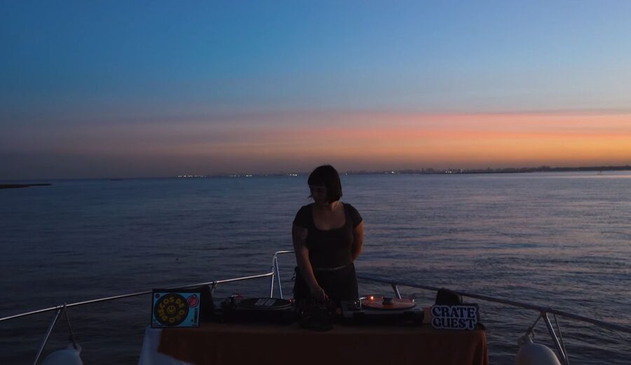 al atardecer